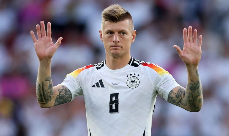 Legende endet, Kroos hängt seine Fußballschuhe an den Nagel und verabschiedet sich vom grünen Feld