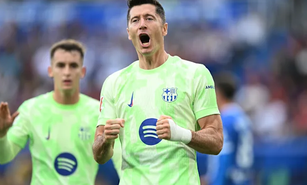 Lewandowski glänzt das ganze Spiel über, als Barcelona Alaves mit 3:0 besiegt